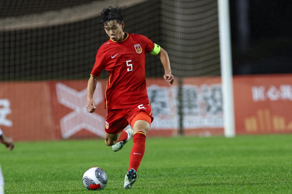 意甲风云再起！国际米兰4-0横扫科莫，齐沃战术大胜法布雷加斯夺榜首