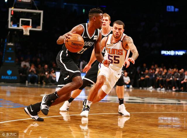 欧冠2-1逆转！巴萨天降神兵：后卫3分钟梅开二度创历史，逼近前八