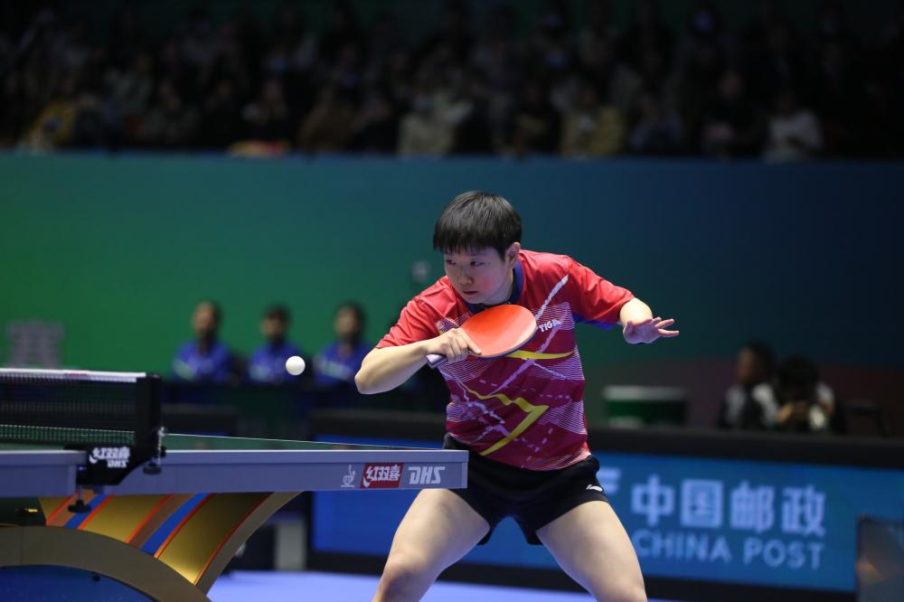 广东男篮在CBA俱乐部杯中以56-30大胜合肥狂风，发挥出色，攻防效率高，取得八强资格。