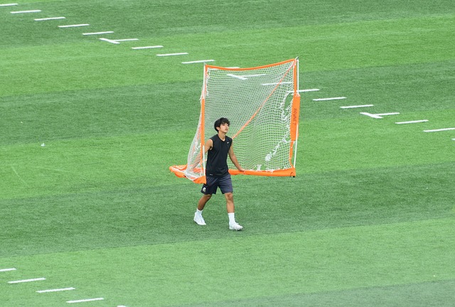 冠并荣膺